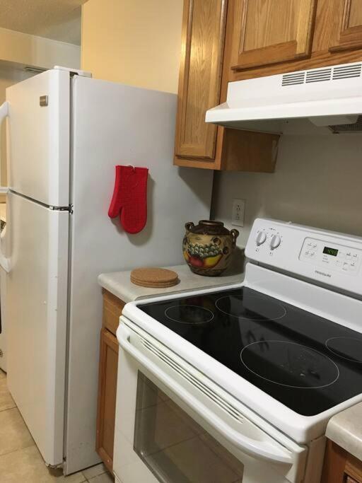 4, Sleep 5, Walk To Attractions In Uptown Apartment